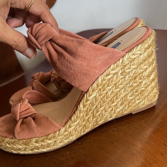 STUART WEITZMAN open toe suede platform with knot detail in blush - Picture 6 of 7